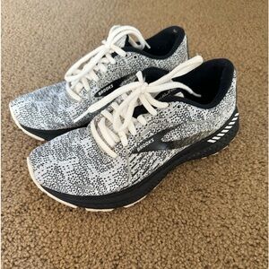 Brooks Women Adrenaline GTS 21 Sneakers